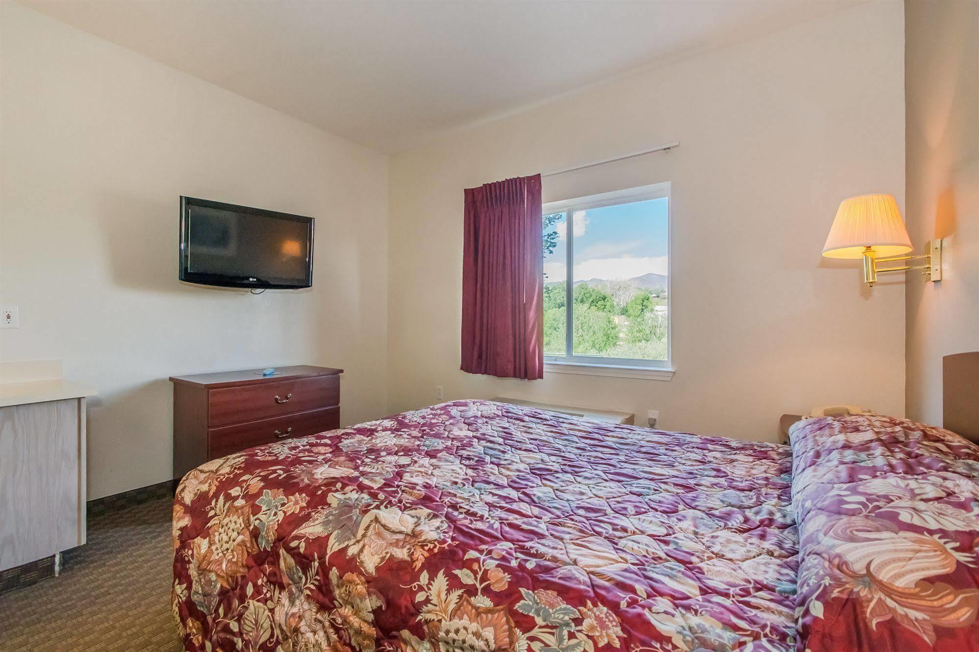 Intown Suites Extended Stay 科罗拉多斯普林斯 外观 照片